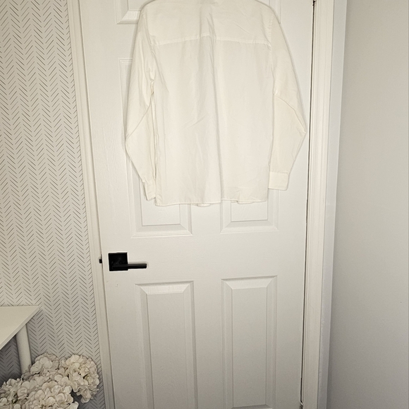 Classic White Button-Up Shirt - Picture 2 of 4